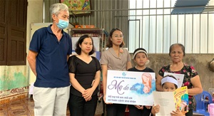 Hội LHPN huyện Thanh Sơn nhận đỡ đầu 2 con của cô giáo tử nạn tại Hà Giang