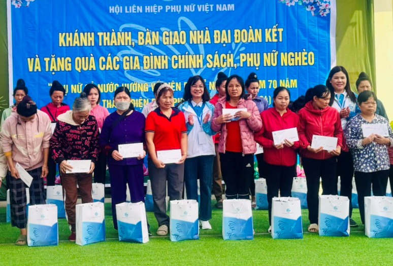 Đoàn công tác của Hội LHPN Phú Thọ tham gia chuỗi hoạt động “Phụ nữ cả nước hướng về Điện Biên”