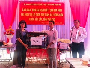 BÀN GIAO Nhà Đại đoàn kết tại xã Lương Sơn huyện Yên Lập