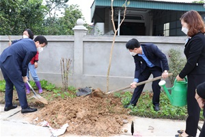 Hội LHPN huyện Đoan Hùng ra quân trồng cây tại thị trấn Đoan Hùng chào mừng Đại hội đại biểu phụ nữ toàn quốc lần thứ XIII