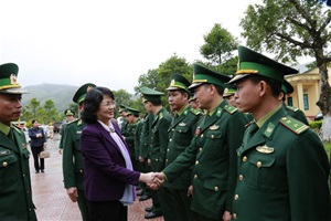 Phó Chủ tịch nước Đặng Thị Ngọc Thịnh thăm, chúc Tết cán bộ, chiến sĩ Đồn Biên phòng cửa khẩu quốc tế La Lay, tỉnh Quảng Trị