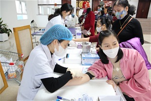Việt Trì: 400 Hội viên phụ nữ trên địa bàn thành phố được khám sức khỏe, cấp thuốc miễn phí