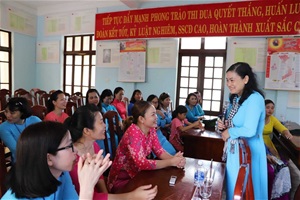 Đoàn công tác TƯ Hội LHPN Việt Nam thăm, tặng quà quân và dân ở Trường Sa