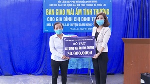 Hội LHPN huyện Đoan Hùng trao “Mái ấm tình thương” cho phụ nữ nghèo năm 2021