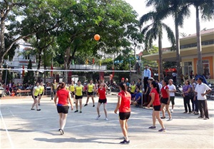 Hội LHPN huyện Cẩm Khê tổ chức giải bóng chuyền hơi nữ nhân kỷ niệm 88 năm ngày phụ nữ Việt Nam
