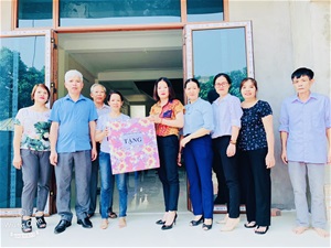 Hội LHPN TP. Việt Trì: Bàn giao mái ấm tình thương cho phụ nữ nghèo và hỗ trợ cho các gia đình không may có người thân bị tai nạn rủi ro.