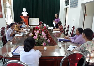 Hội LHPN huyện Cẩm Khê kiểm tra công tác Hội và phong trào phụ nữ năm 2018