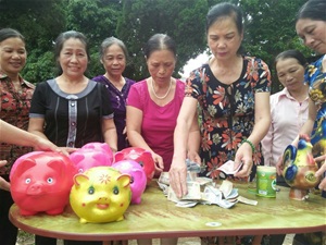 Ngày hội mổ lợn nhựa tiết kiệm của Hội LHPN TP. Việt Trì