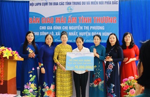 Hội LHPN các tỉnh trong Cụm thi đua Trung du và miền núi phía Bắc trao tặng Mái ấm tình thương cho phụ nữ nghèo