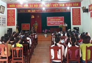 Hội LHPN huyện Cẩm Khê phối hợp khai giảng lớp Sơ cấp nghề May Công nghiêp tại xã Văn Bán 