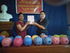 Hội LHPN huyện Hạ Hòa tổ chức Ngày hội Mổ lợn, khuyến học khuyến tài 